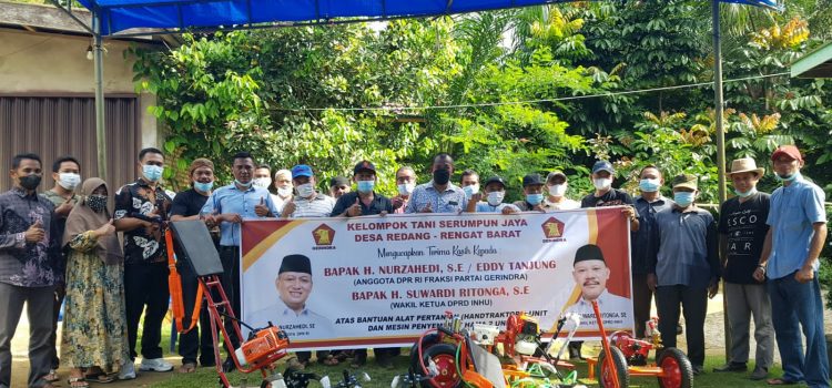 Nurzahedi Berikan Bantuan Alsintan Kepada Kelompok Tani Serumpun Jaya di Riau