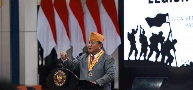 Prabowo Subianto Terima Bintang Legiun Veteran RI