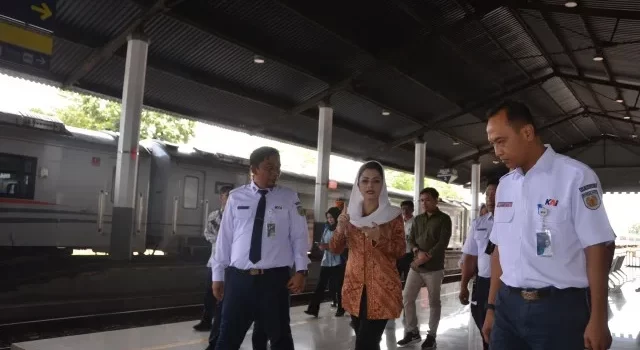 Novita Wijayanti Dorong Peningkatan Sarana Prasarana Layanan VIP di Stasiun Cilacap