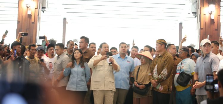 Pesan Prabowo untuk Selalu Jaga Persatuan saat Makan Bersama Masyarakat Medan