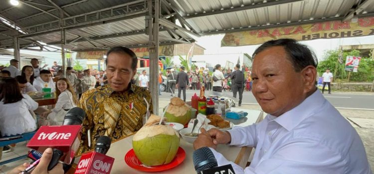 Jokowi dan Prabowo Makan Bakso Bersama di Kios Kaki Lima Magelang