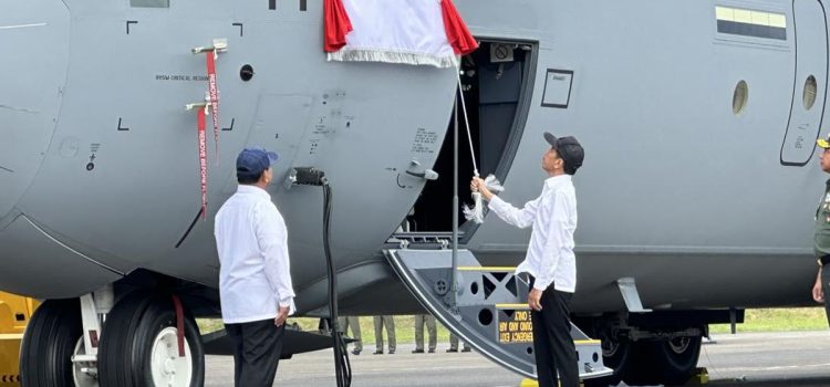 Didampingi Jokowi, Prabowo Serahkan Pesawat Keempat C-130J Super Hercules ke TNI AU