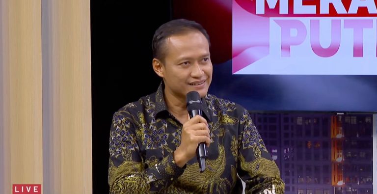Azis Subekti, anggota DPR dari Fraksi Partai Gerindra, berbicara dalam program Merah Putih di Nusantara TV