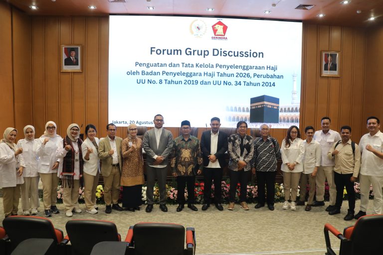 Para narasumber dan panitia Focus Group Discussion (FGD) bertajuk “Penguatan Tata Kelola Penyelenggaraan Haji 2026 dan Revisi Regulasi” yang digelar Komisi VIII DPR RI Fraksi Gerindra, Rabu (20/8/2025).