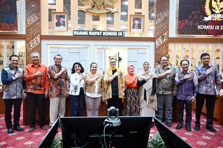 Wakil Ketua Komisi IX DPR RI, Putih Sari