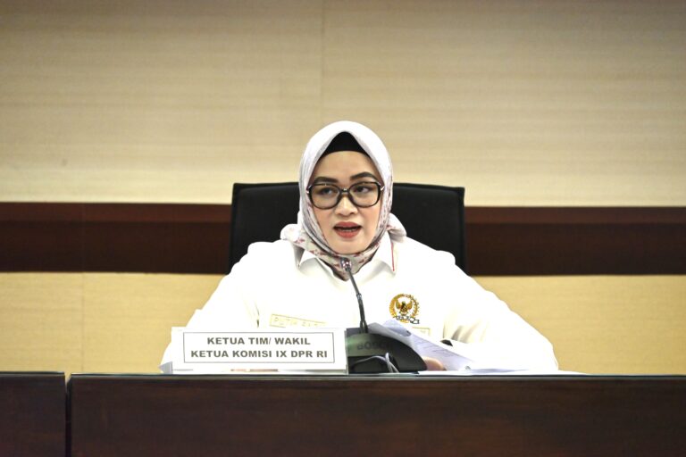 Wakil Ketua Komisi IX DPR RI, Putih Sari