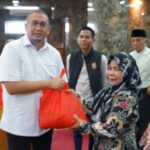 Andre Rosiade Turun Langsung, 1.000 Paket Sembako untuk Warga dan Lansia Batang Arau Jelang Ramadhan