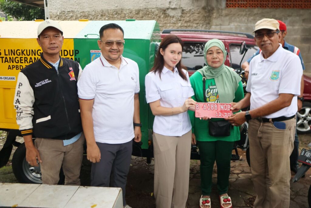 Wakil Ketua DPRD Kota Tangerang Selatan, Maria Teresa Suhardja, bersama Wakil Ketua DPRD Provinsi Banten, Yudi Budi Wibowo