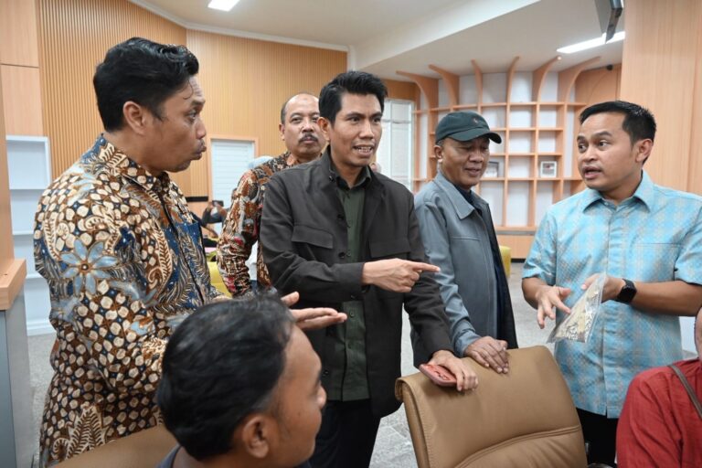 Wakil Ketua Komisi II DPR RI sekaligus Ketua Tim Kunjungan Kerja Spesifik, Bahtra Banong