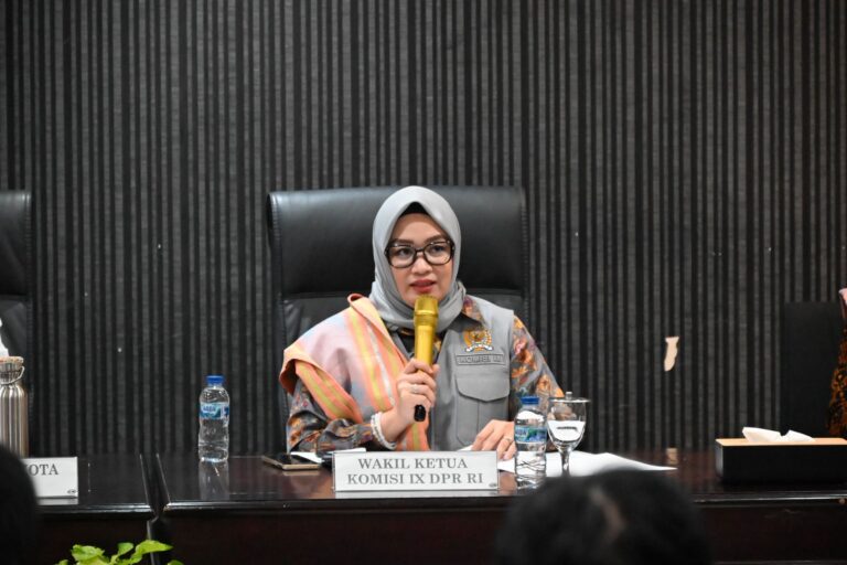 Wakil Ketua Komisi IX DPR RI, Putih Sari