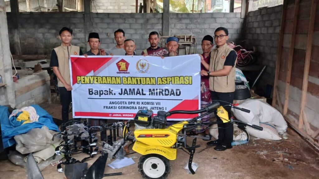 Jamal Mirdad Salurkan Alsintan untuk Petani Semarang, Dukung Swasembada Pangan Nasional