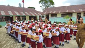 Bantuan Sepatu Sudah Di Terima Para Murid
