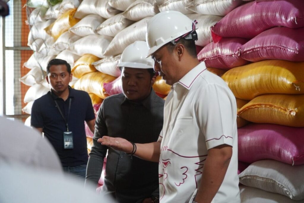 Andi Iwan Tinjau Gudang Bulog Wajo, Pastikan Stok Beras Aman dan Berkualitas
