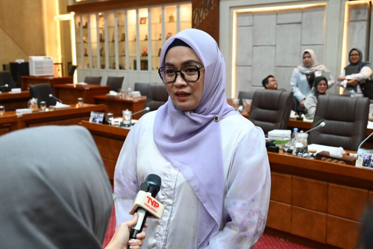 Wakil Ketua Komisi IX DPR RI, Putih Sari