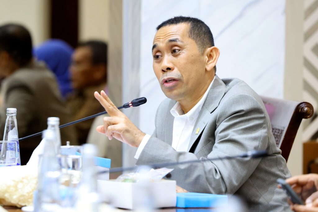 Anggota Komisi XI DPR RI, Kamrussamad