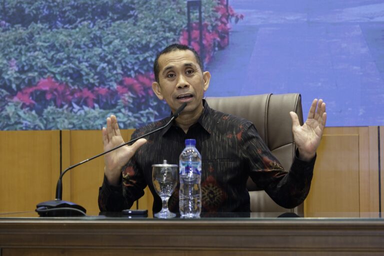 Anggota Komisi XI DPR RI, Kamrussamad
