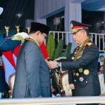 Presiden Prabowo Terima Medali Loka Praja Samrakshana pada Peringatan Hari Bhayangkara ke-80