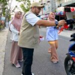 DPC Gerindra Pekanbaru Semarakkan Kemerdekaan, Ribuan Bendera dan Makanan Dibagikan ke Warga