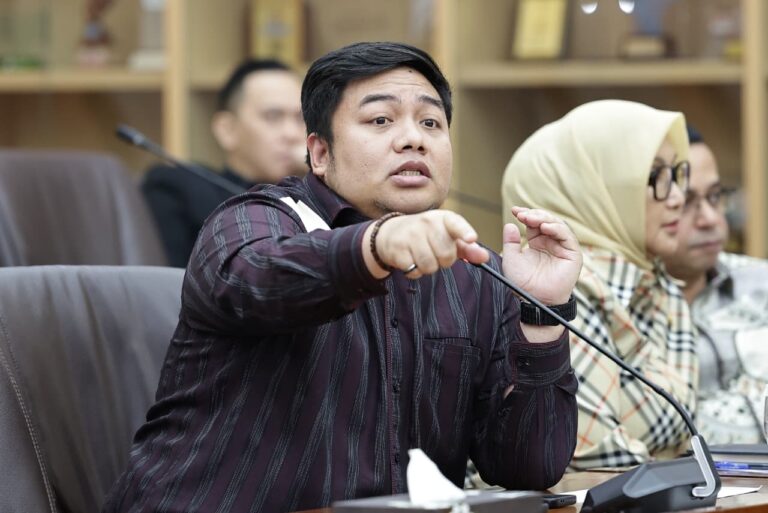 Anggota Komisi VI DPR RI, Kawendra Lukistian