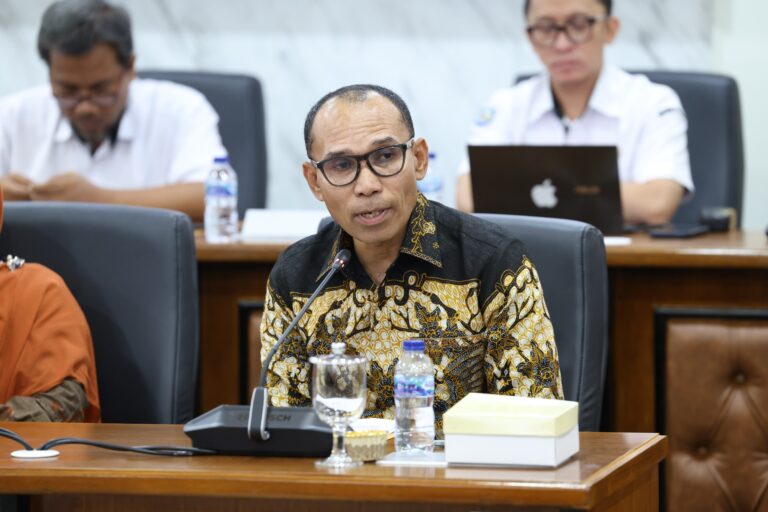 Anggota Panitia Khusus Rancangan Undang-Undang Daerah Kepulauan (Pansus RUU Daerah Kepulauan) DPR RI, Alimudin Kolatlena