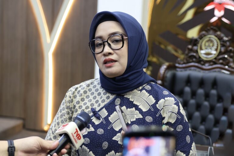 Wakil Ketua Komisi IX DPR RI, Putih Sari