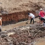 DPC Gerindra Purbalingga Jalankan ASRI, Gotong Royong Bersihkan Sungai Cilapar