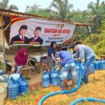 Sumur Mulai Mengering, Rocky Candra Bergerak Kirim Bantuan Air Bersih untuk Warga Tangkit