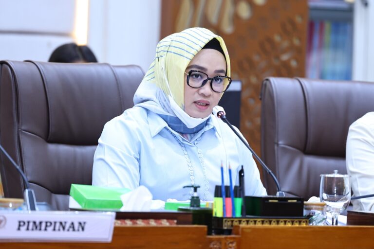 Wakil Ketua Komisi IX DPR RI, Putih Sari