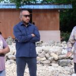 Yan Mandenas Tinjau Kampung Nelayan Mariadei, Tekankan Manfaat Nyata bagi Warga