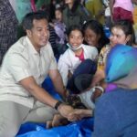 Ade Jona Turun Langsung Temui Pengungsi Sinabung, Pastikan Kebutuhan Warga Terpenuhi