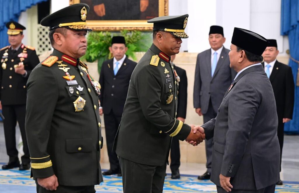 Presiden Prabowo Lantik Jenderal Tandyo Budi Revita Jadi KSAD di Istana Negara