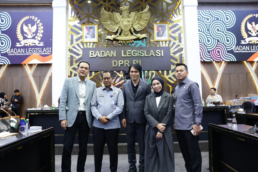 Anggota Badan Legislasi (Baleg) DPR RI, Melly Goeslaw
