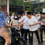 DPC Gerindra Madina Bagikan Masker dan Air Mineral untuk Warga Terdampak Kabut Asap