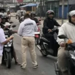 Bantu Warga Cegah Dampak Kabut Asap, DPD Gerindra Papua Barat Daya Bagikan 3.000 Masker di Sorong