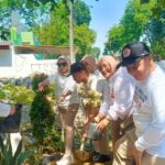 Kado HUT ke-75 Presiden Prabowo, DPC Gerindra Sidoarjo Tanam 200 Bibit Pohon dan Bersihkan Sungai